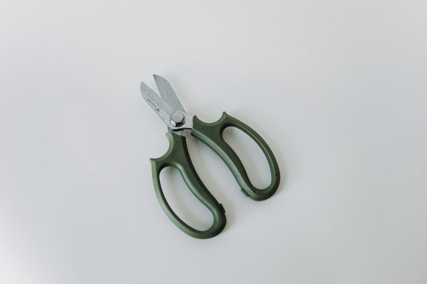 Japanese style pruning scissors